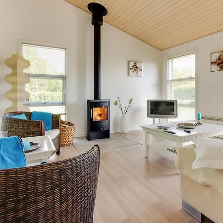 Three-bedroom Holiday In * Hals