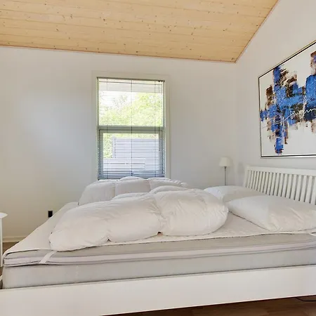Three-bedroom Holiday In * Hals