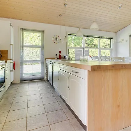 Three-bedroom Holiday In * Hals